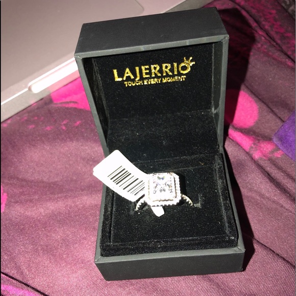 selling brand new engagement ring size 7.5 - Picture 2 of 5